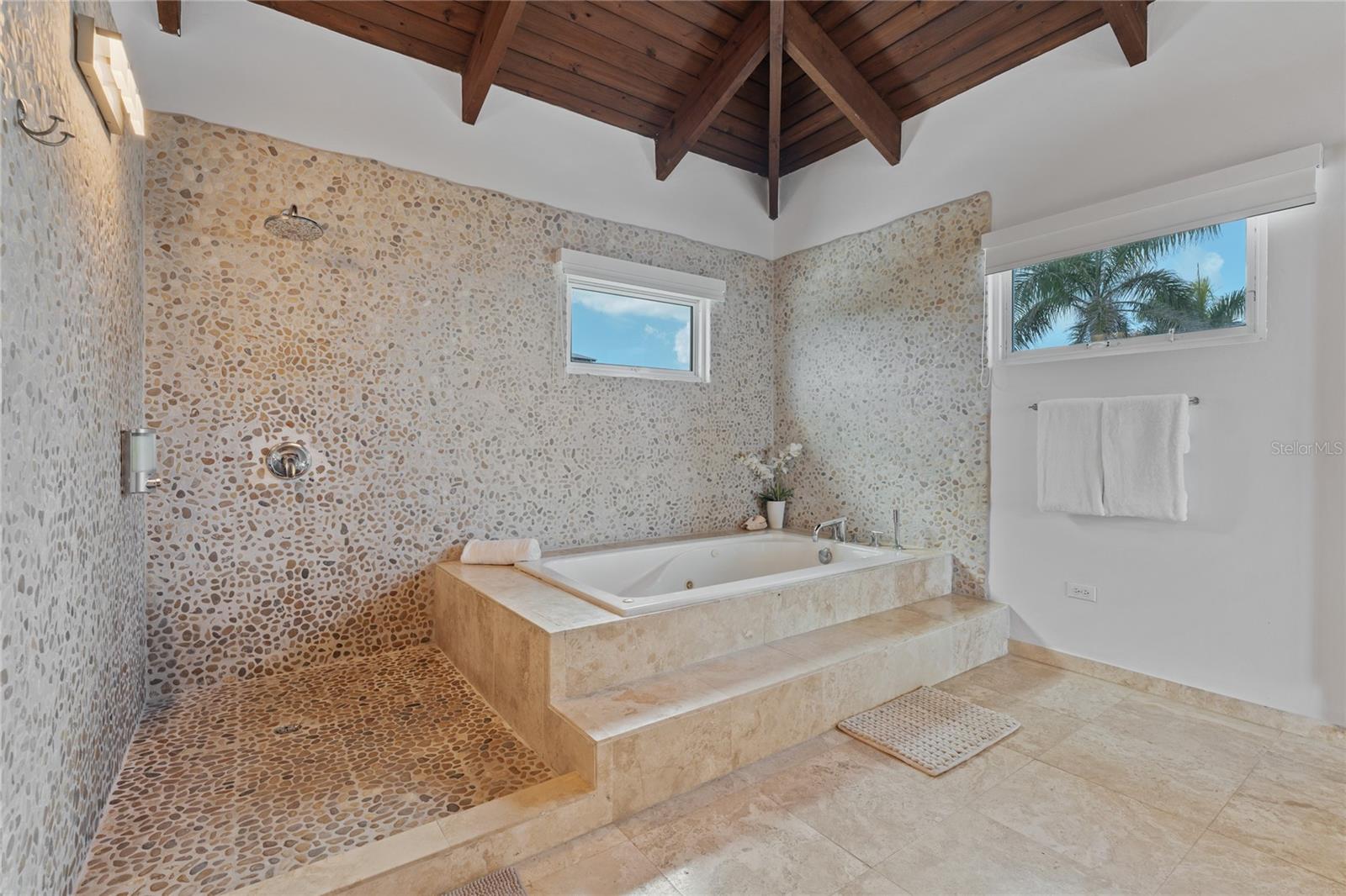 PR9115331 Property Photo