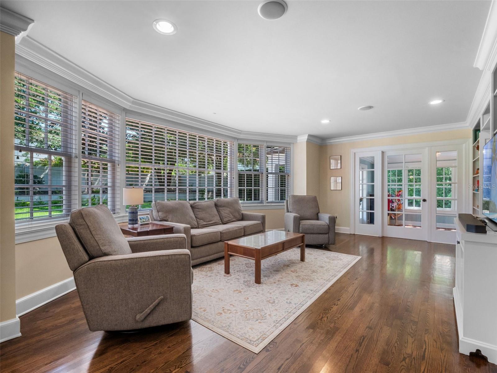 O6333890 Property Photo