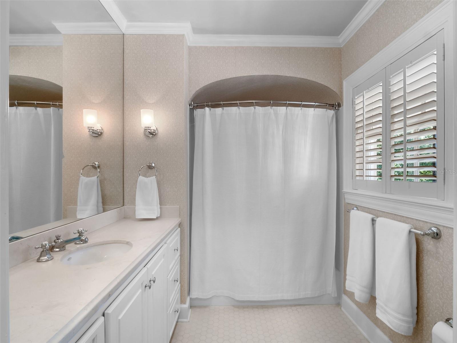 O6333890 Property Photo