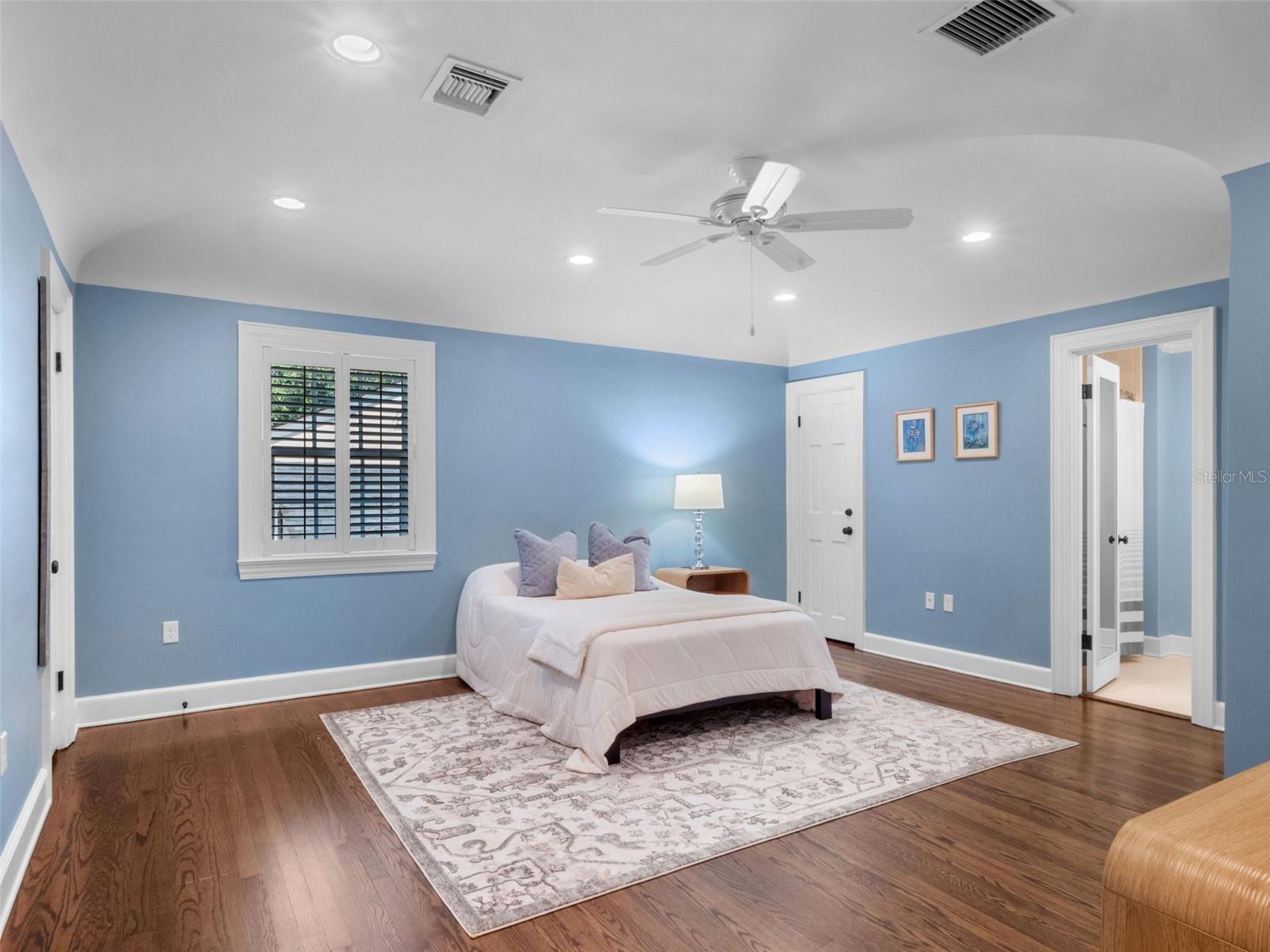 O6333890 Property Photo