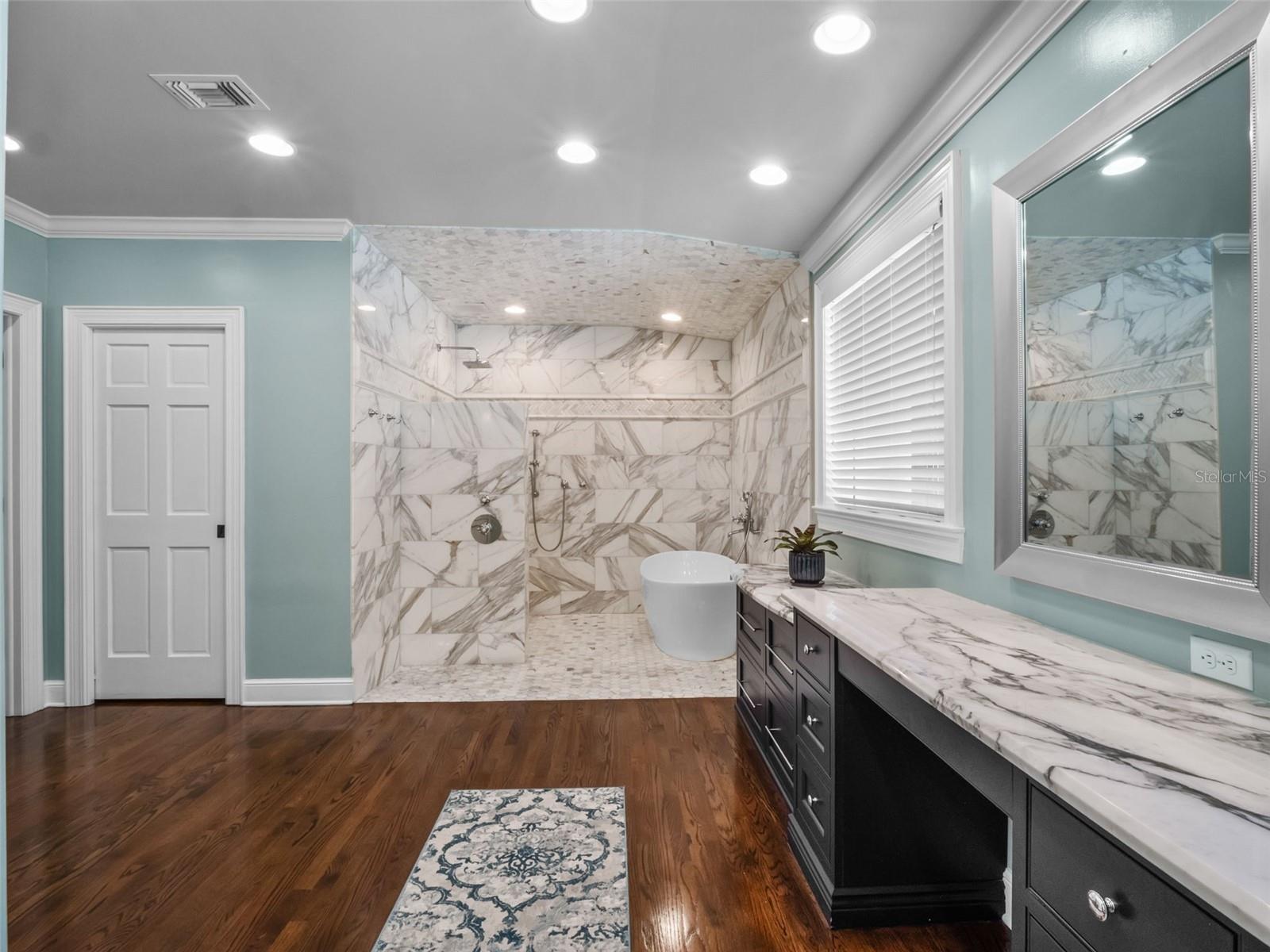 O6333890 Property Photo