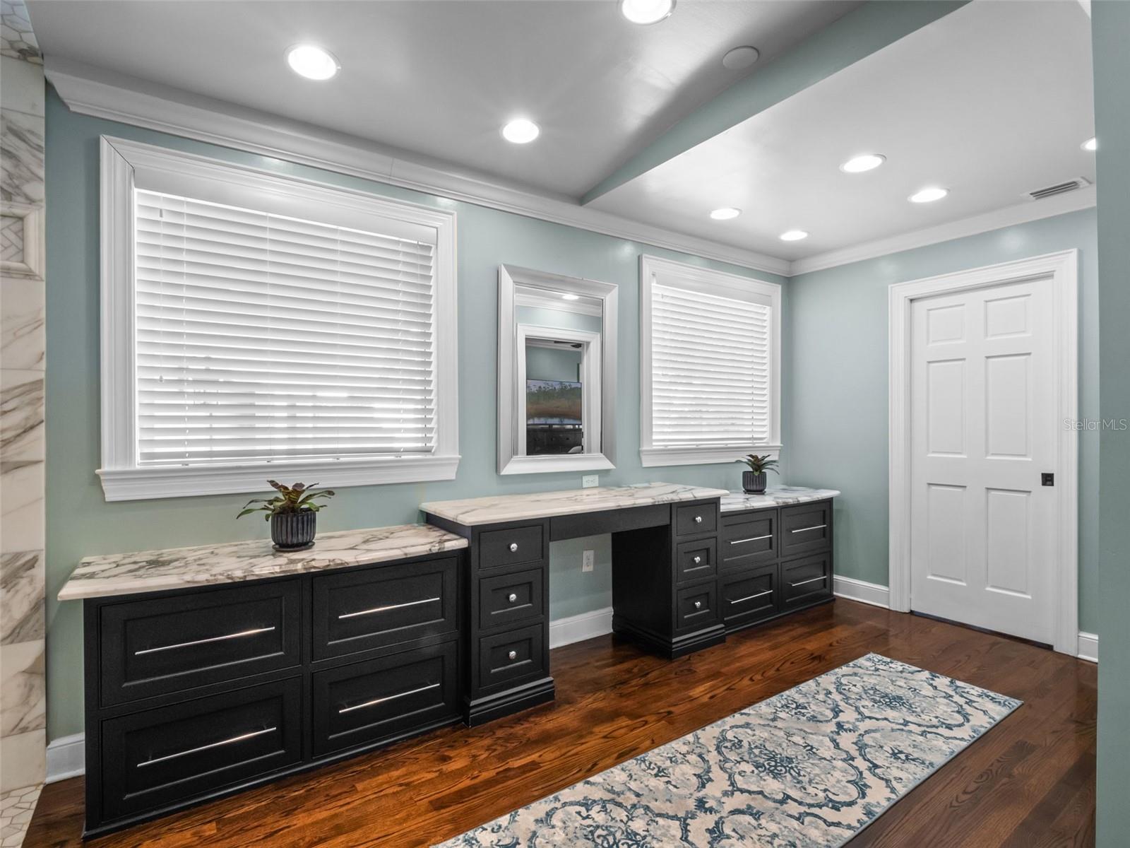 O6333890 Property Photo