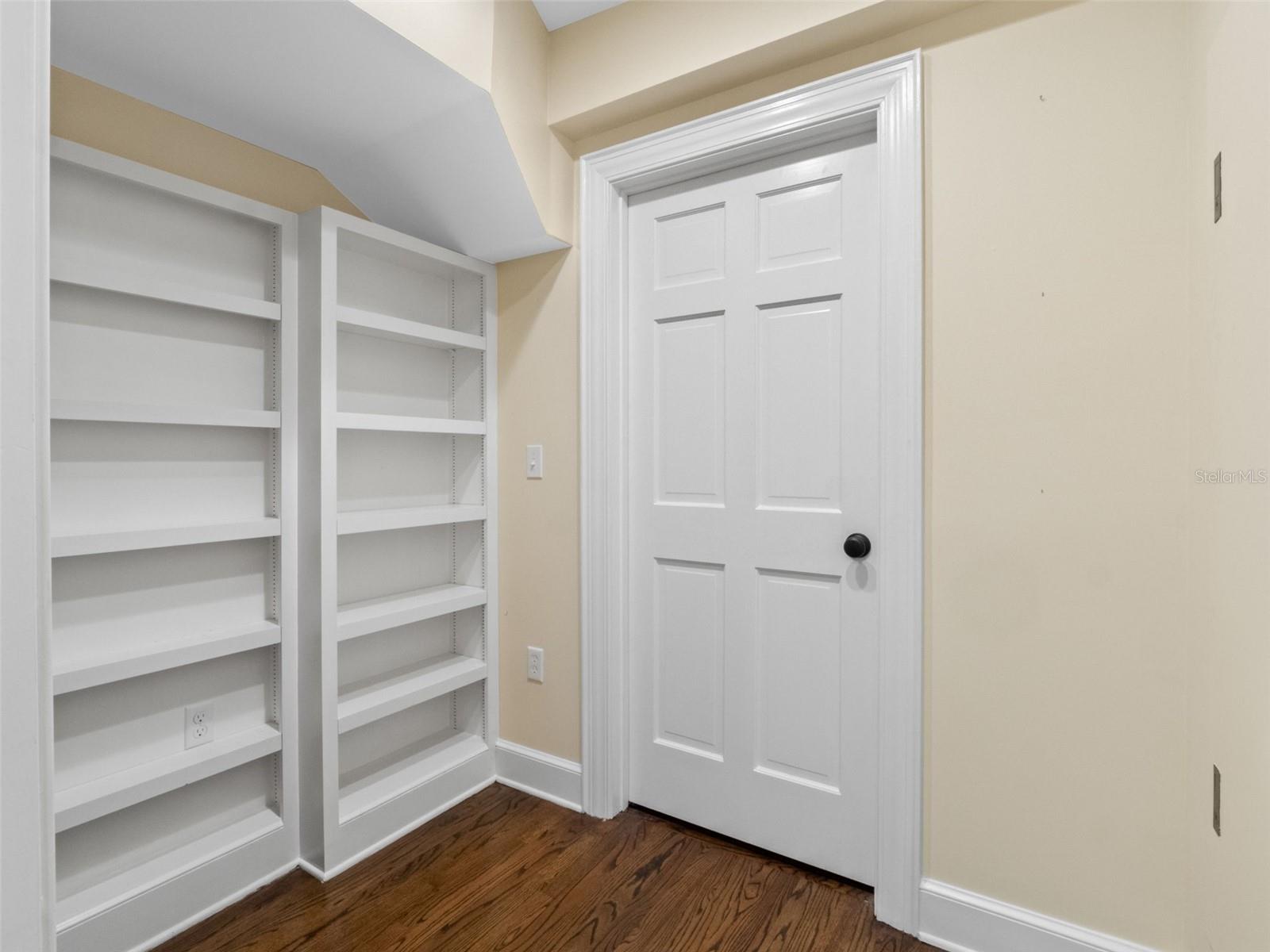 O6333890 Property Photo