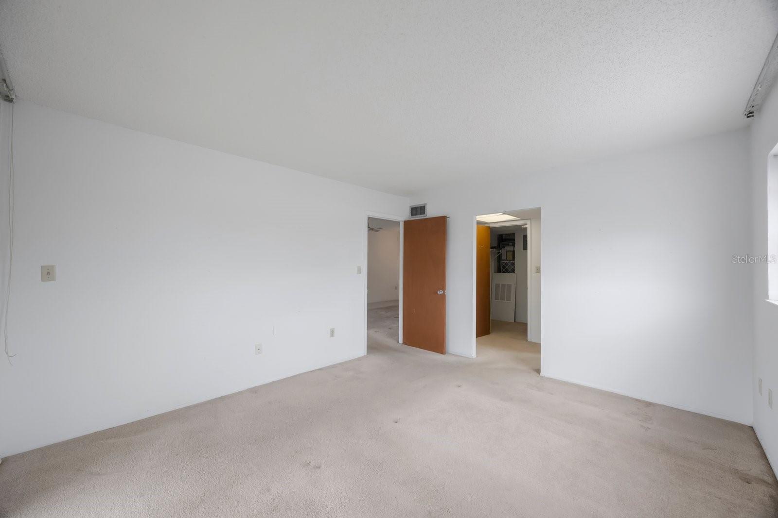 A4661273 Property Photo