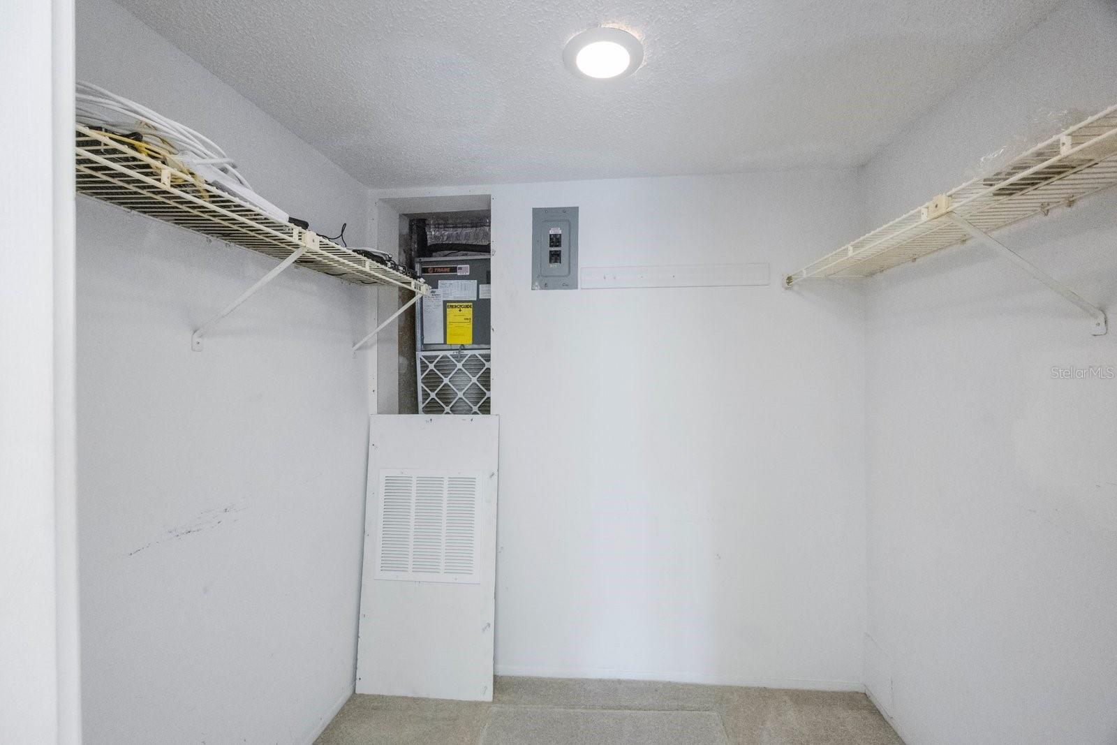 A4661273 Property Photo