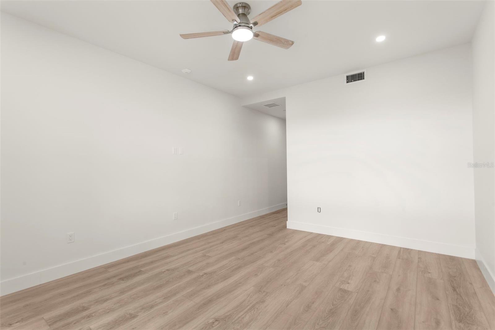 TB8415063 Property Photo