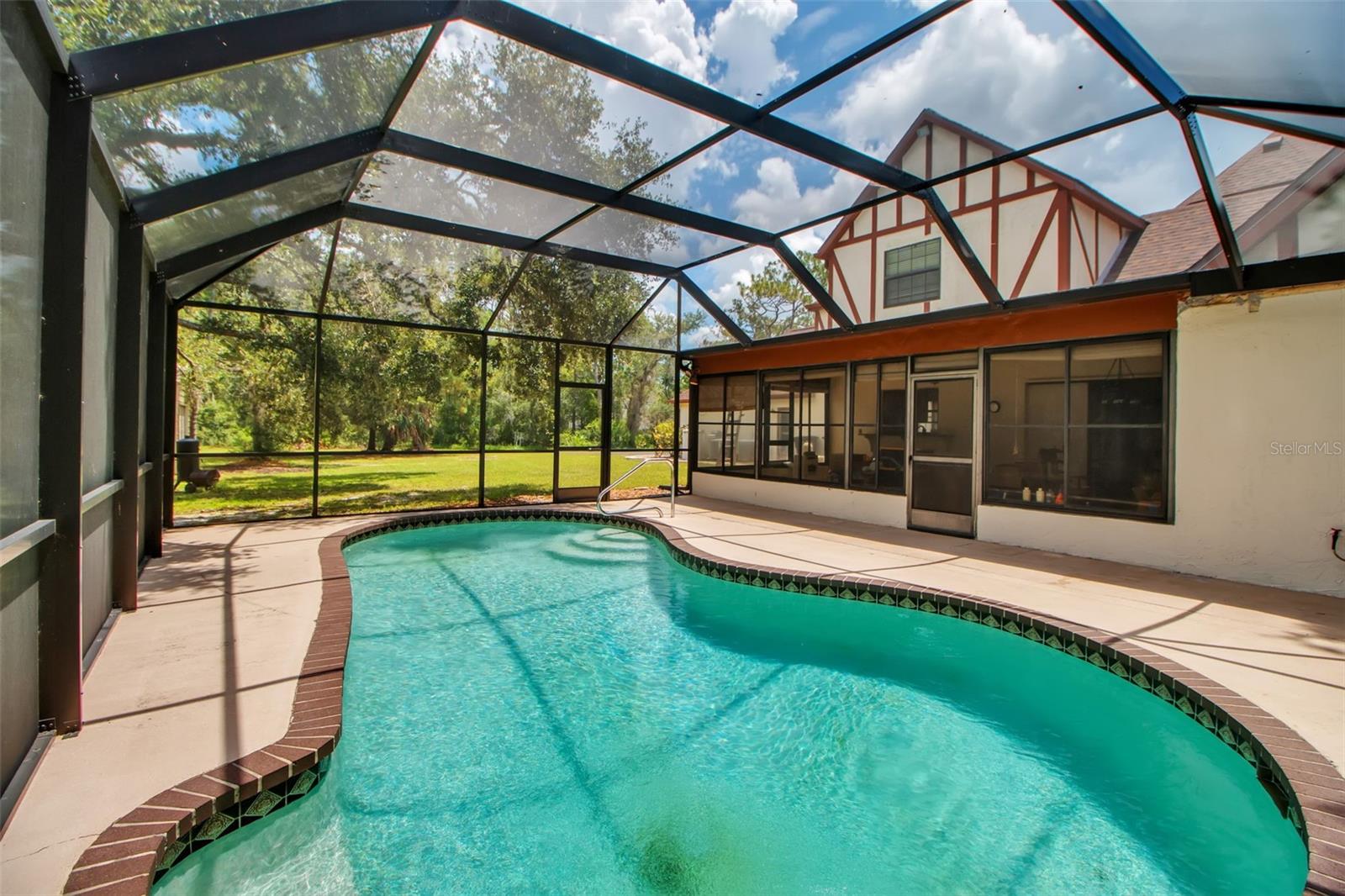 A4661308 Property Photo