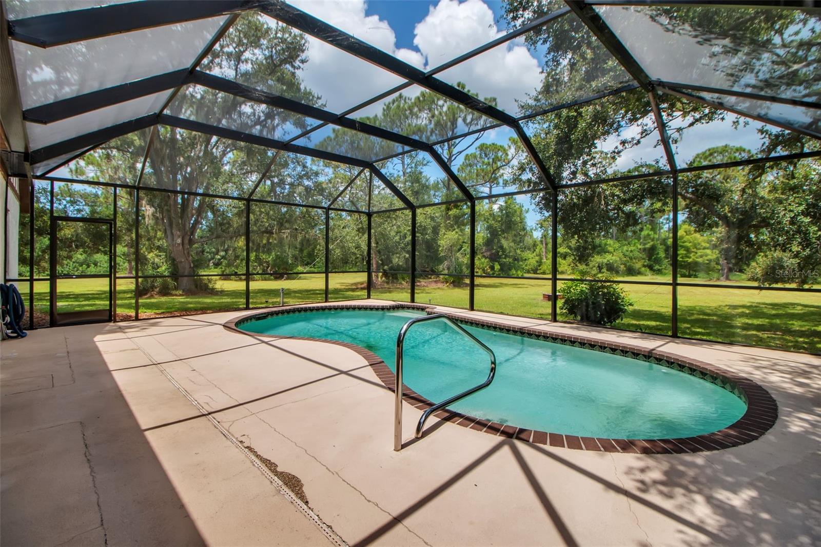 A4661308 Property Photo
