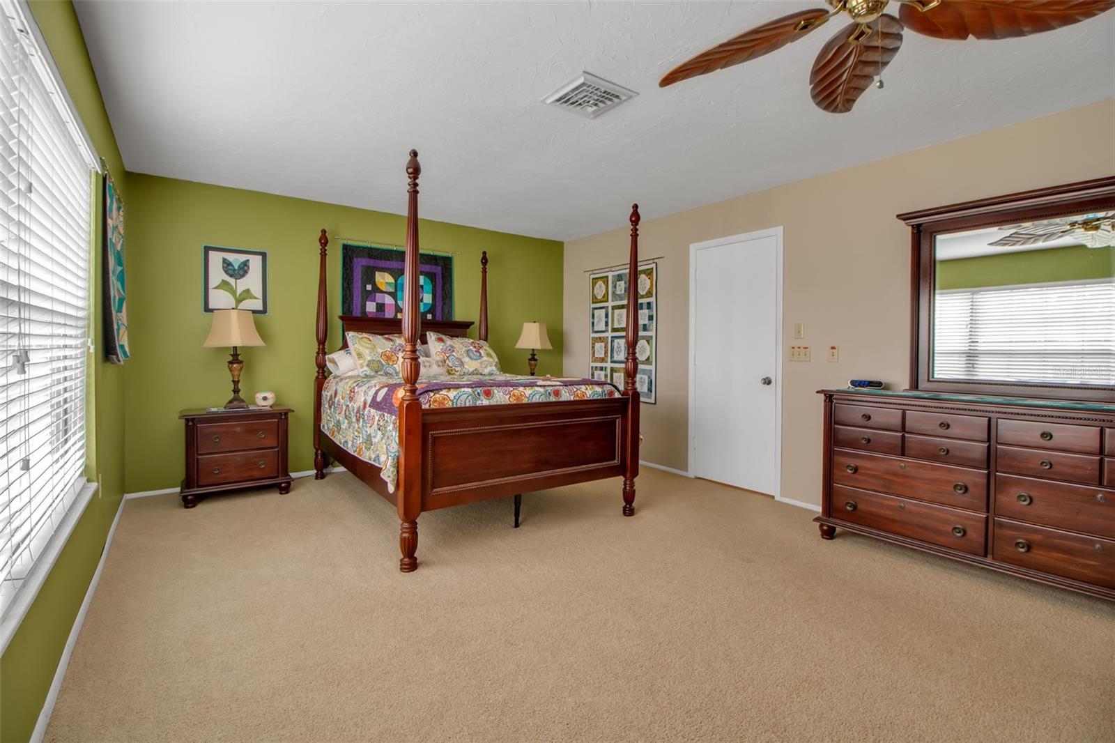 A4661308 Property Photo