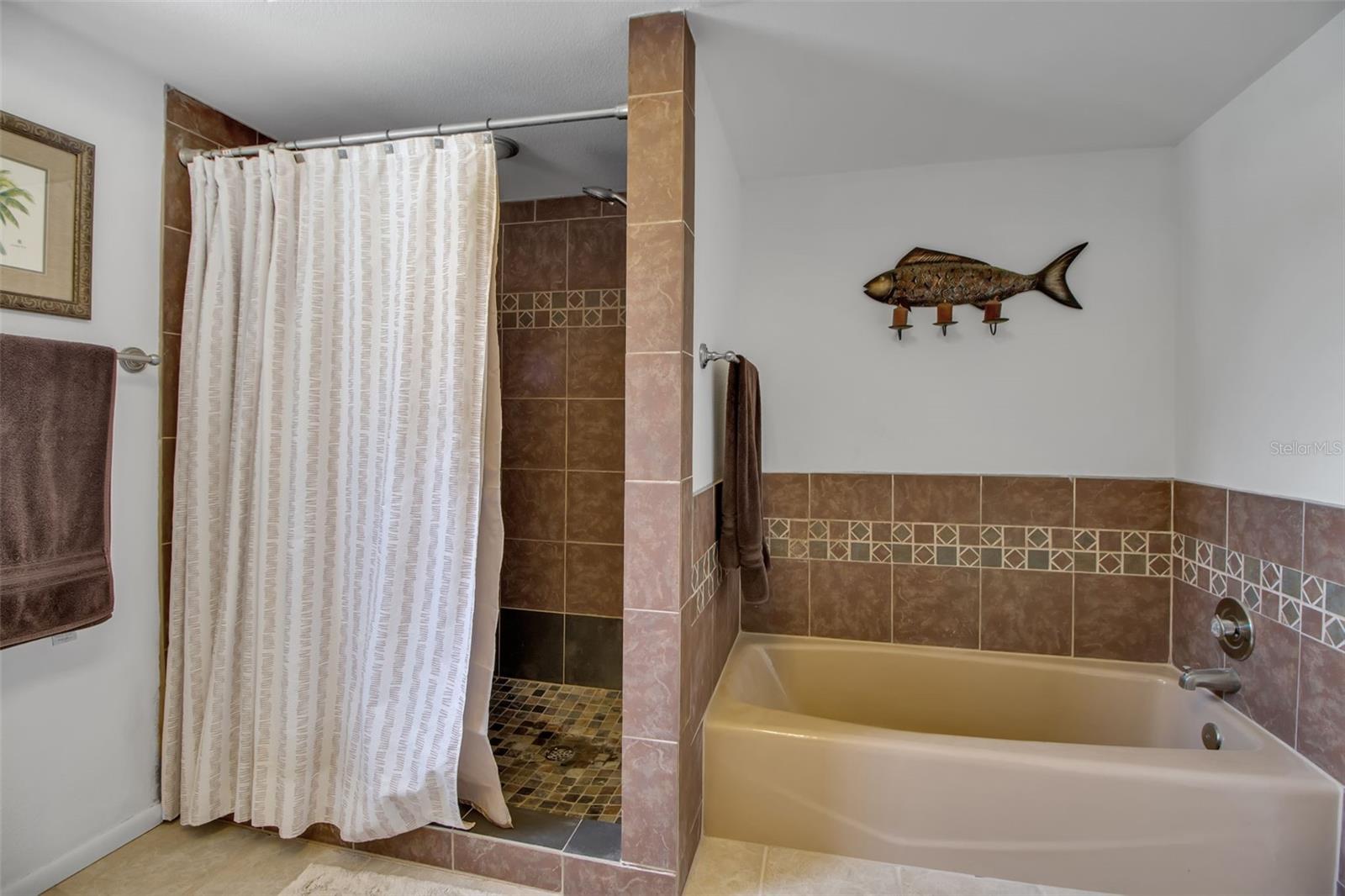 A4661308 Property Photo