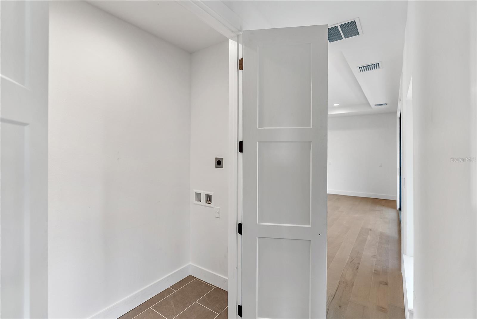 A4661312 Property Photo