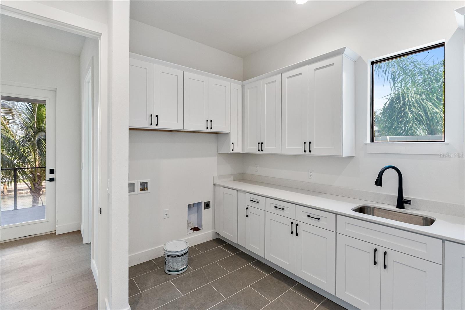 A4661312 Property Photo