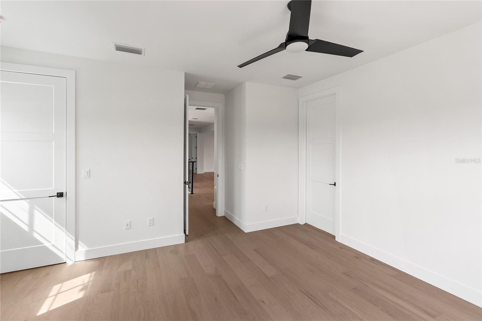 A4661312 Property Photo