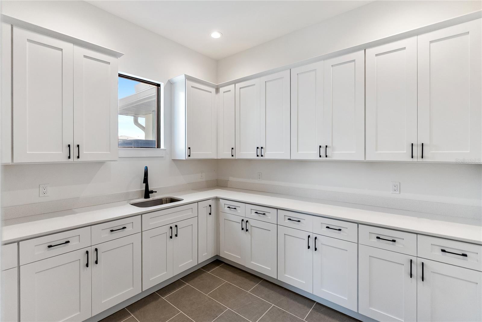 A4661312 Property Photo