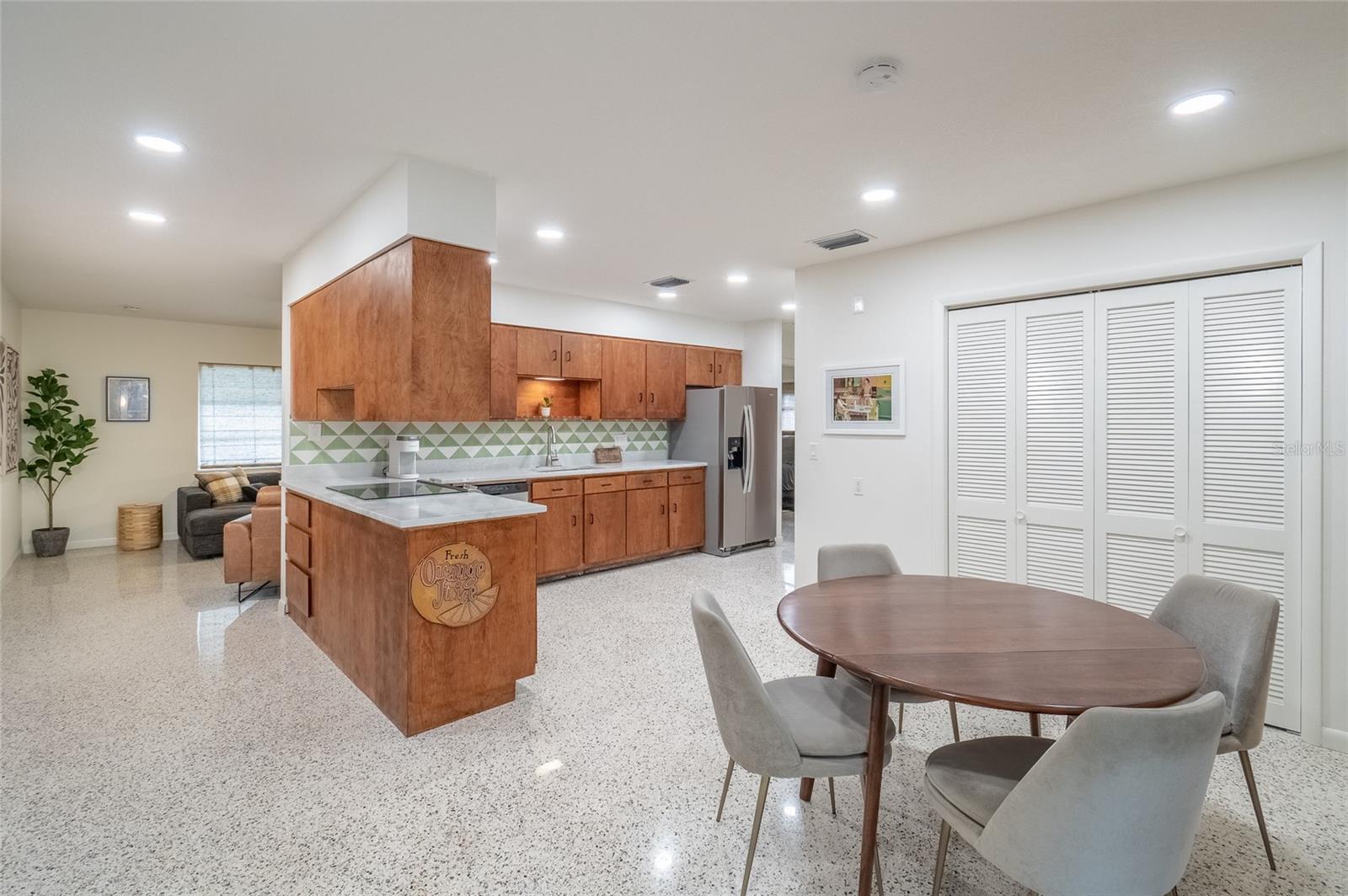 725 S WILSON AVE, LAKELAND, FL, 33801