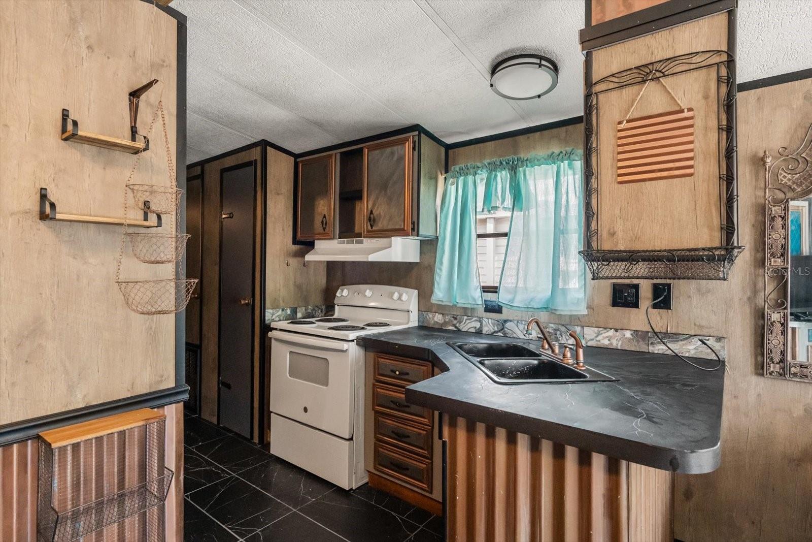 O6334024 Property Photo