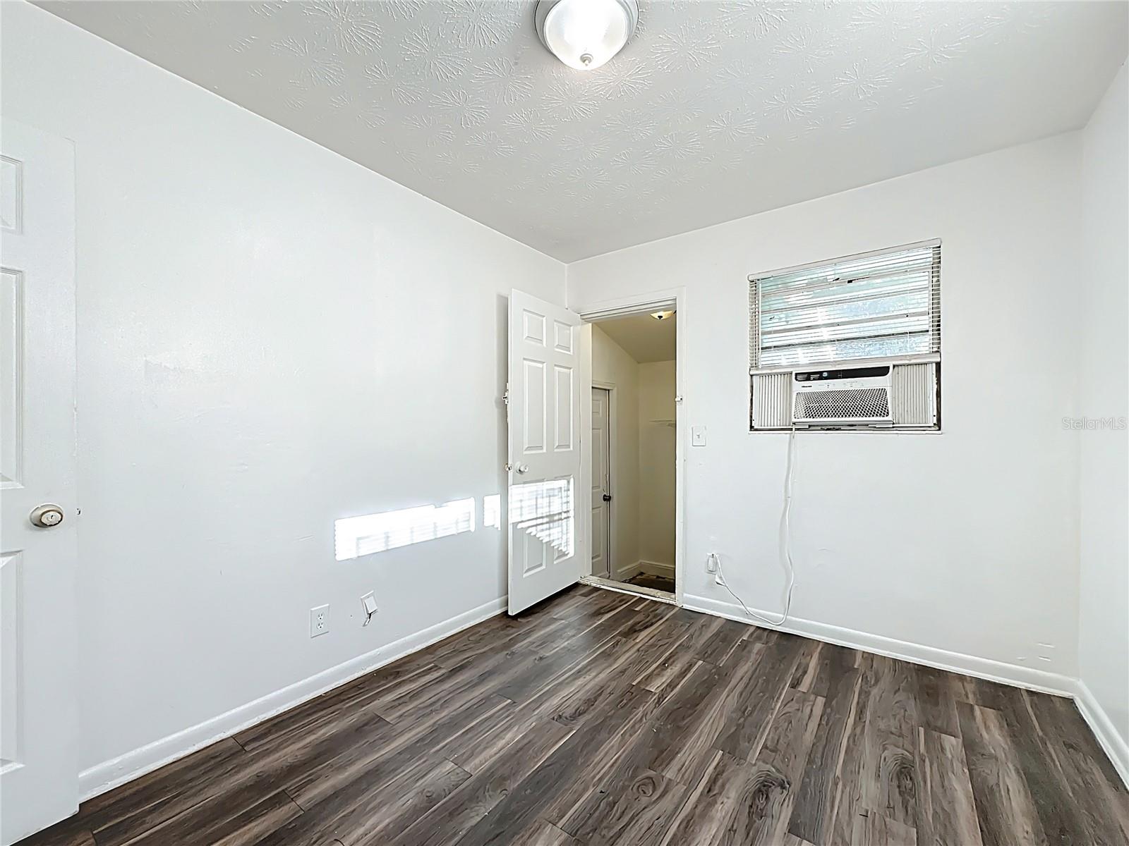 O6334114 Property Photo