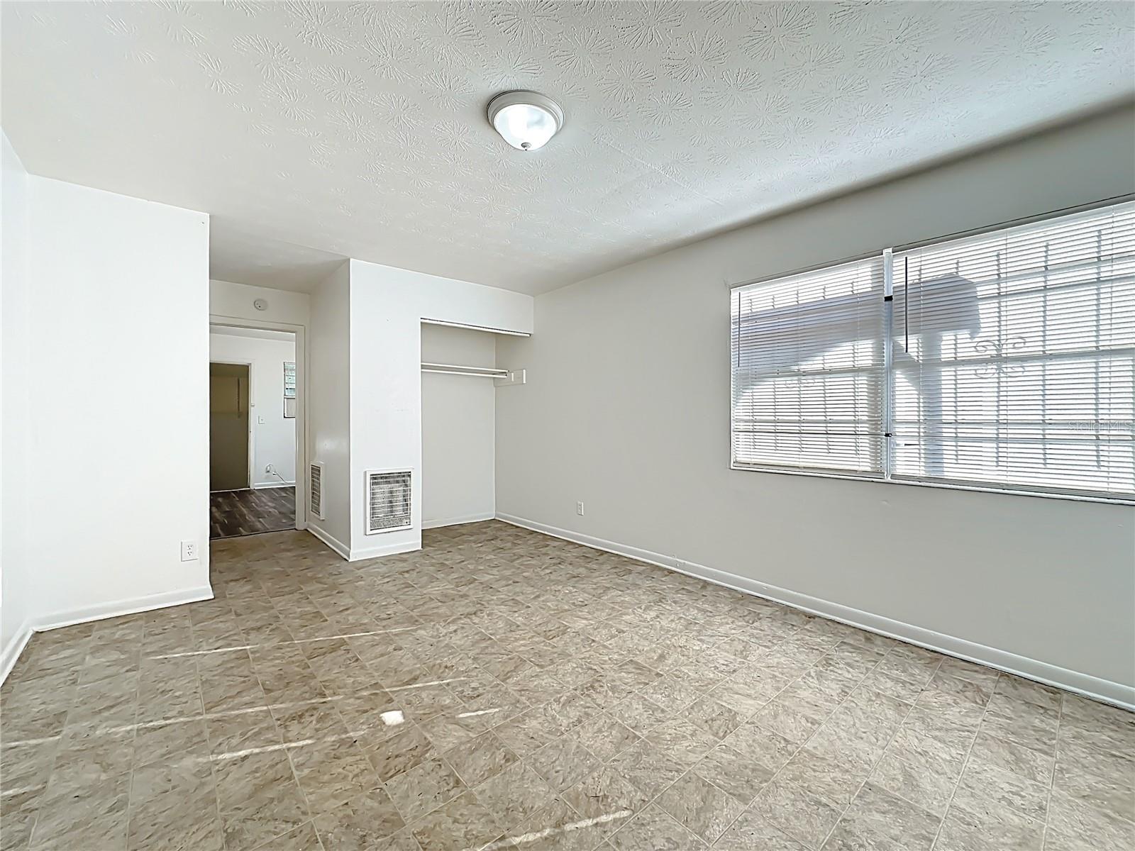 O6334114 Property Photo