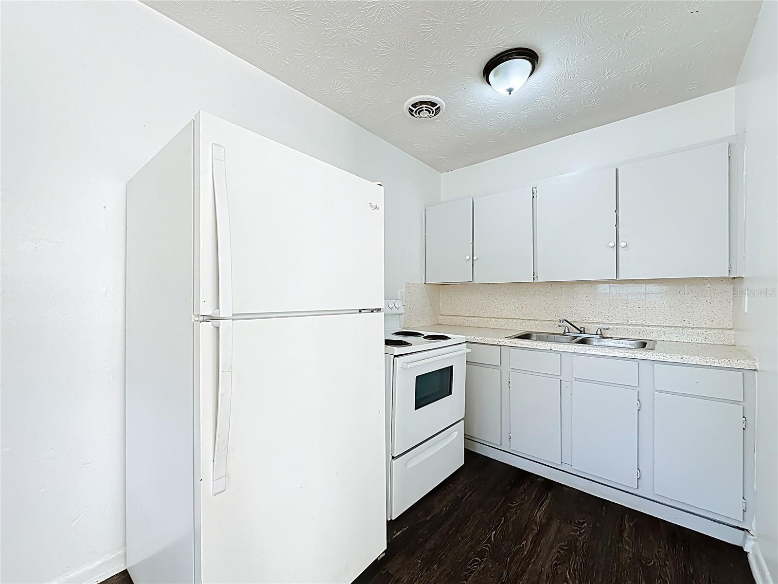 O6334114 Property Photo