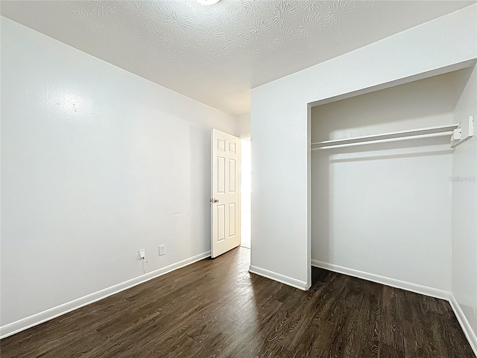 O6334114 Property Photo