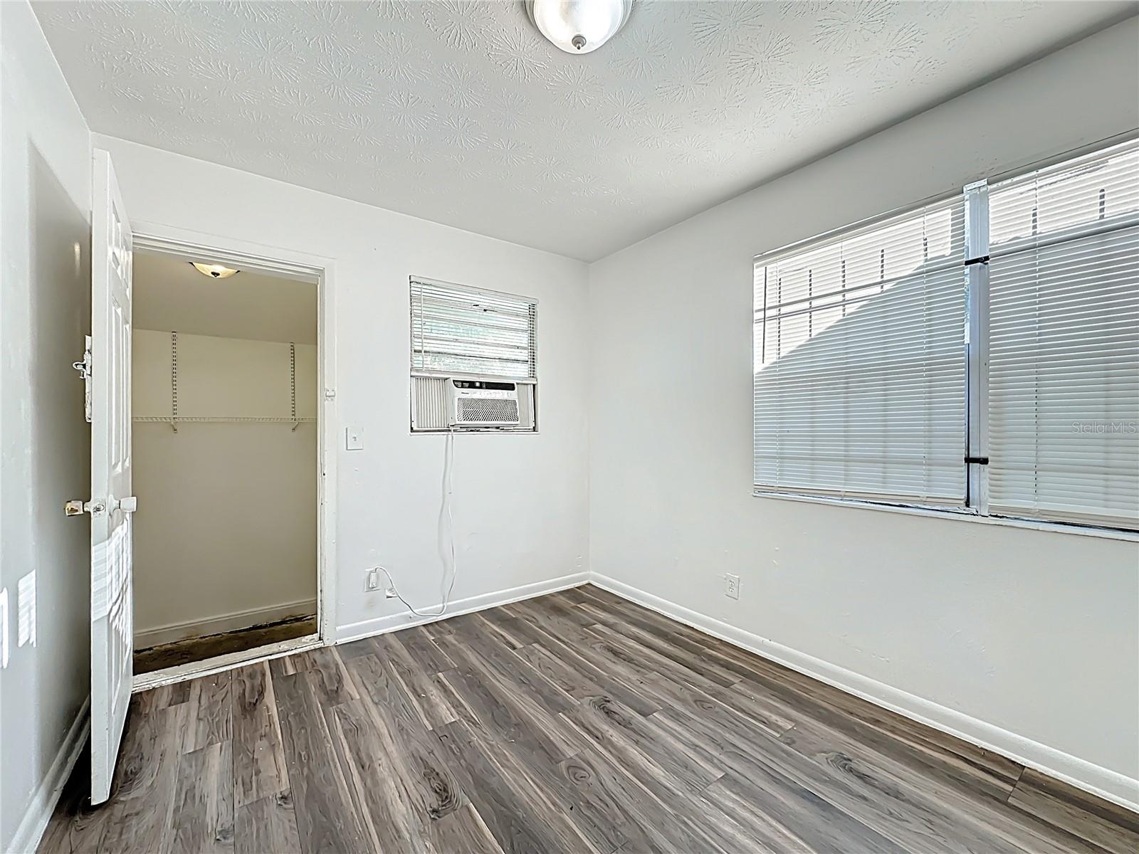 O6334114 Property Photo