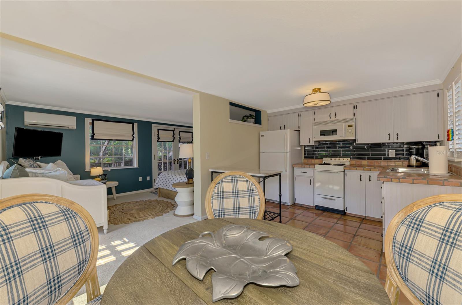 3838 FLORES AVE, SARASOTA, FL, 34239