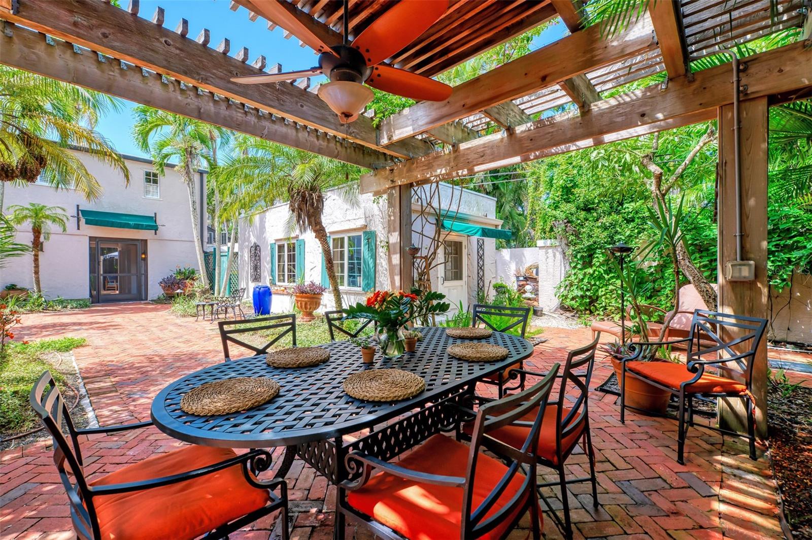 3838 FLORES AVE, SARASOTA, FL, 34239