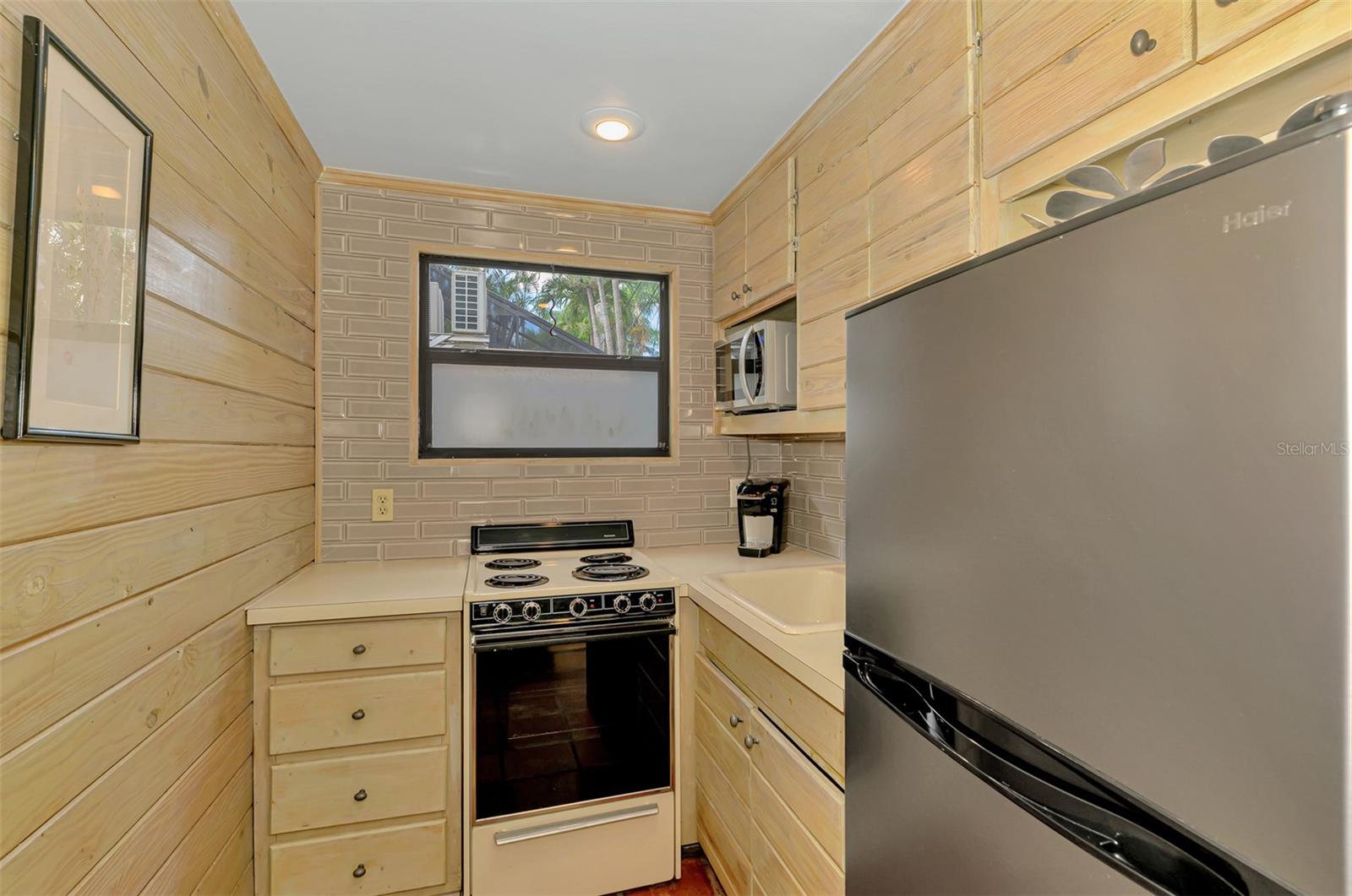 3838 FLORES AVE, SARASOTA, FL, 34239