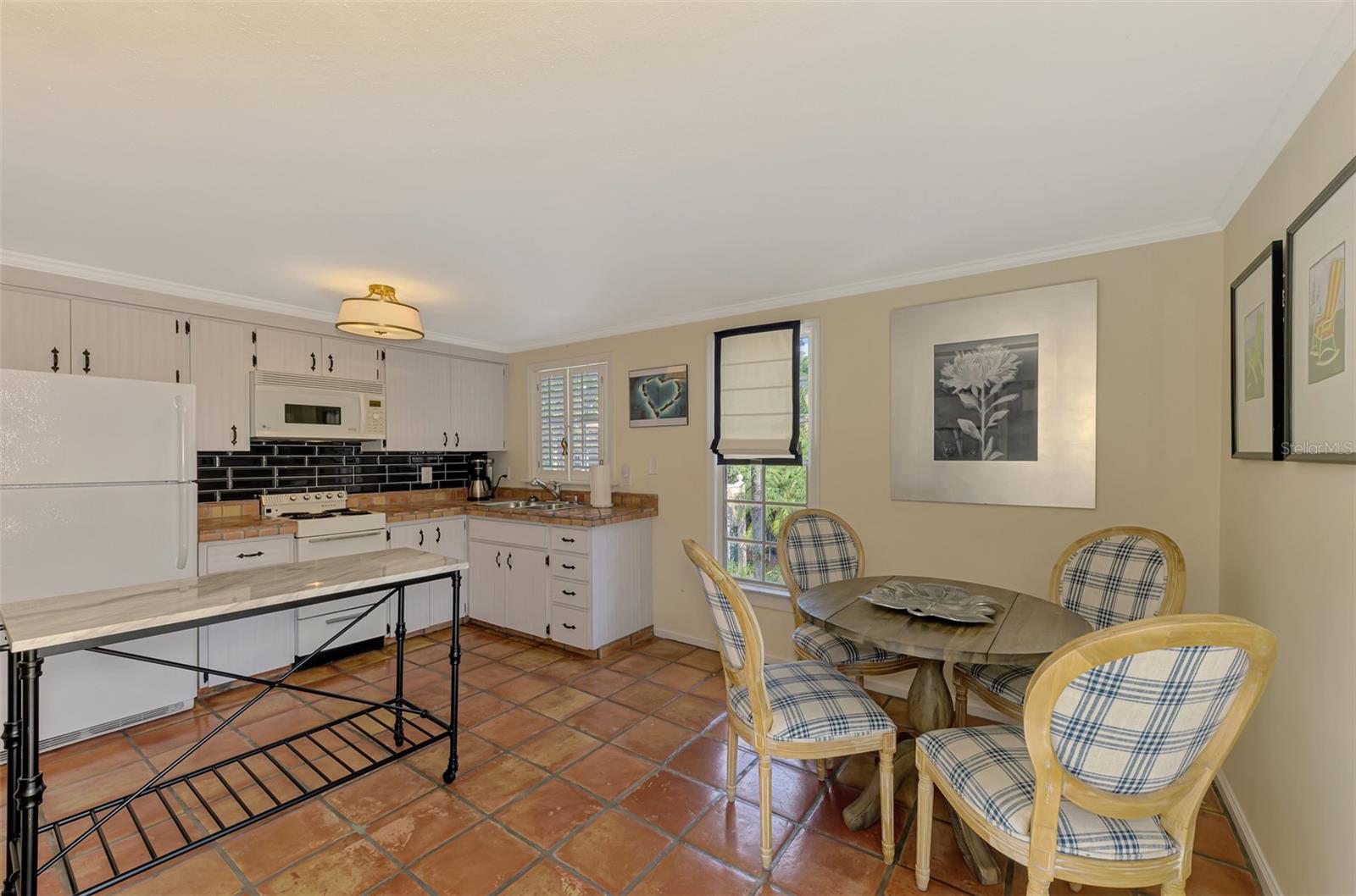 3838 FLORES AVE, SARASOTA, FL, 34239