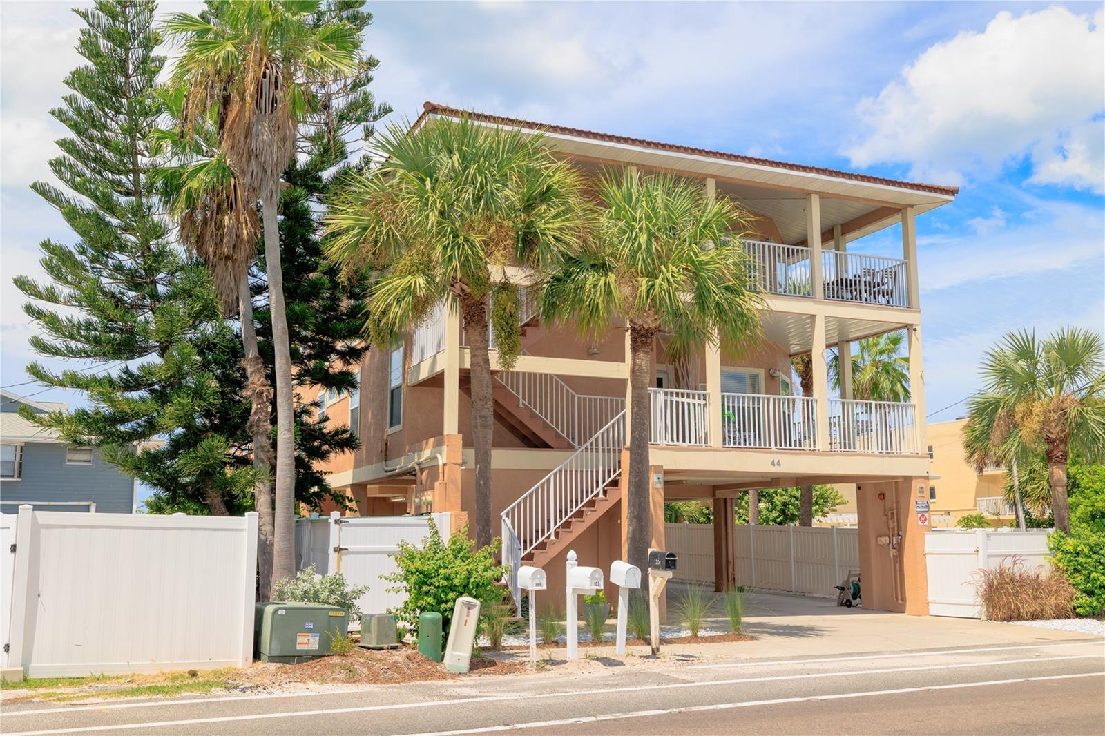 44 GULF BLVD #204, INDIAN ROCKS BEACH, FL, 33785