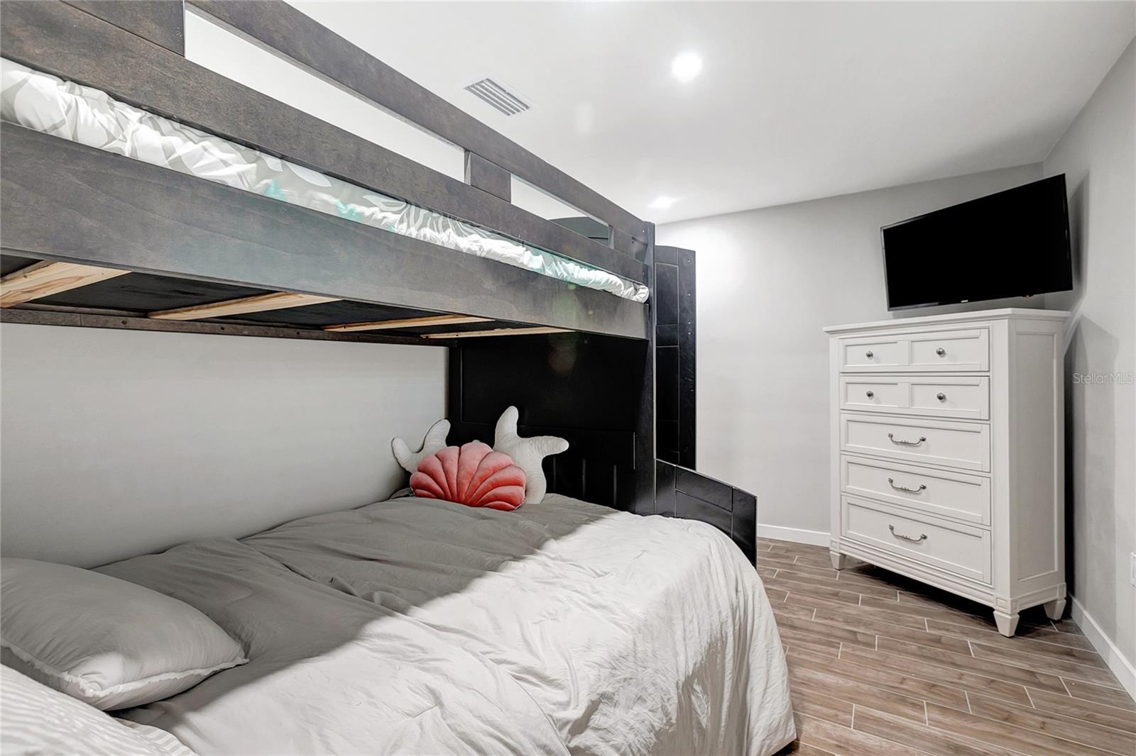 242 176TH AVE E, REDINGTON SHORES, FL, 33708