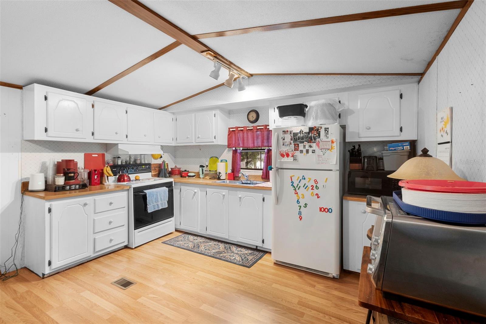 V4944238 Property Photo