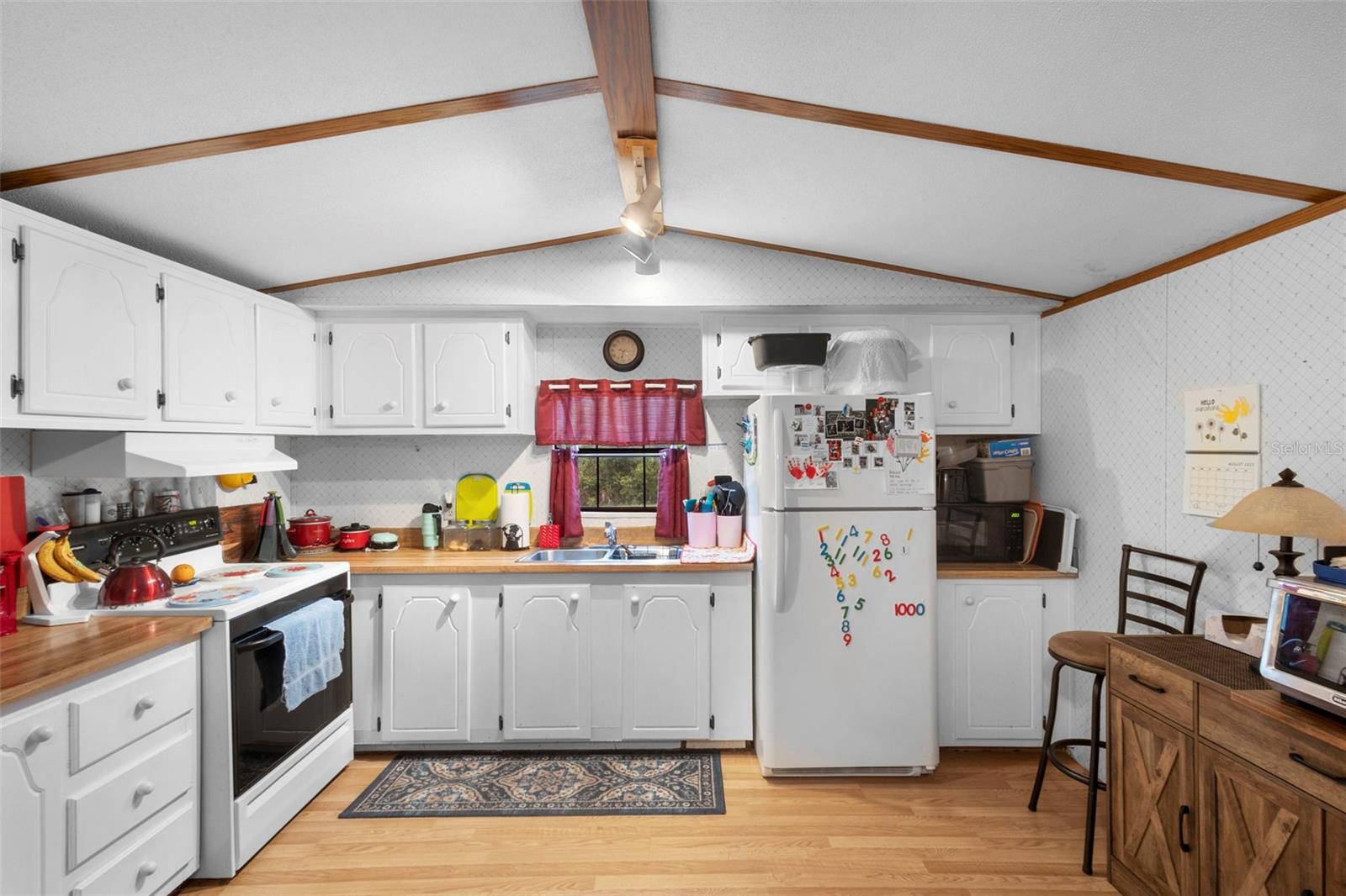 V4944238 Property Photo