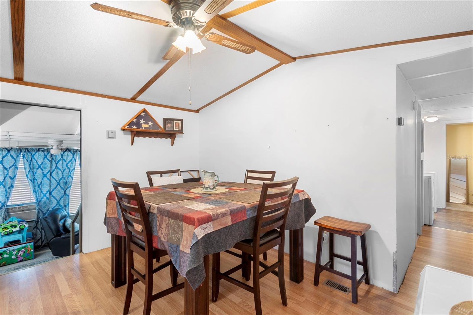 V4944238 Property Photo