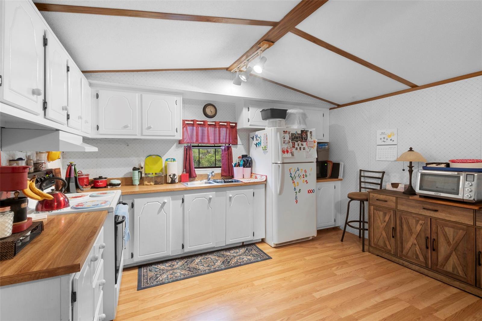 V4944238 Property Photo