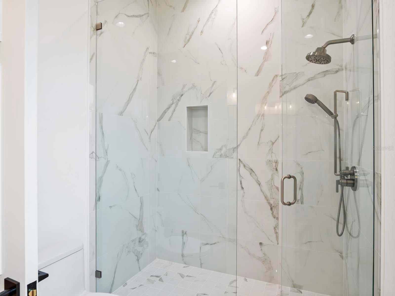 O6334371 Property Photo