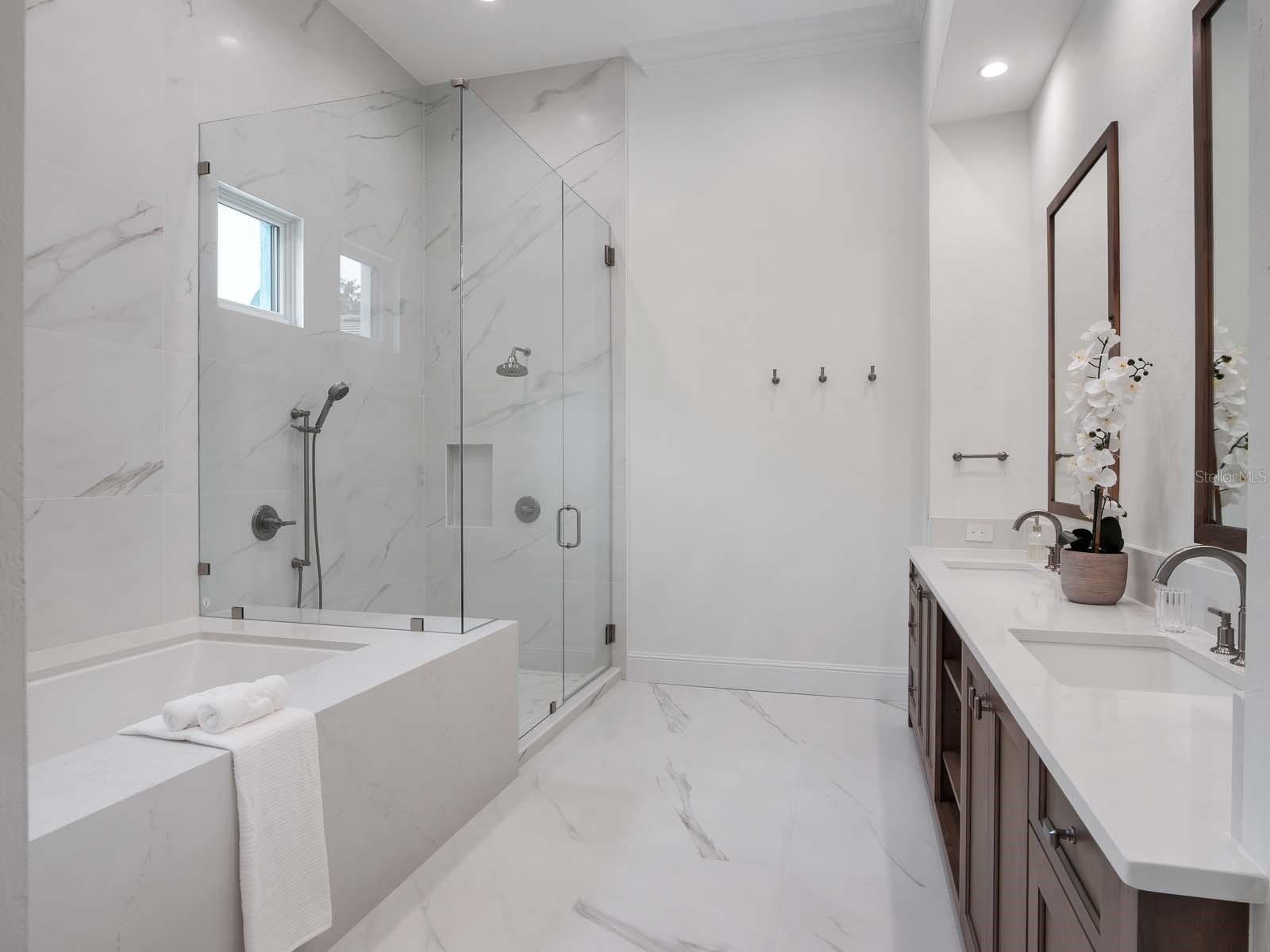 O6334371 Property Photo