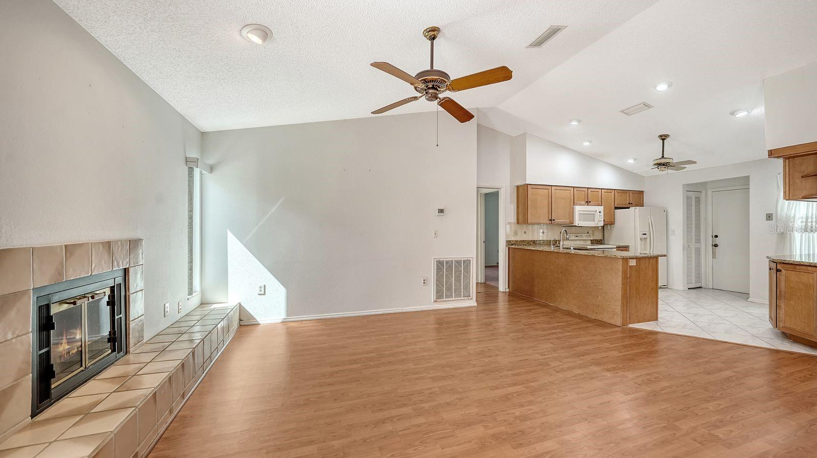 A4661504 Property Photo