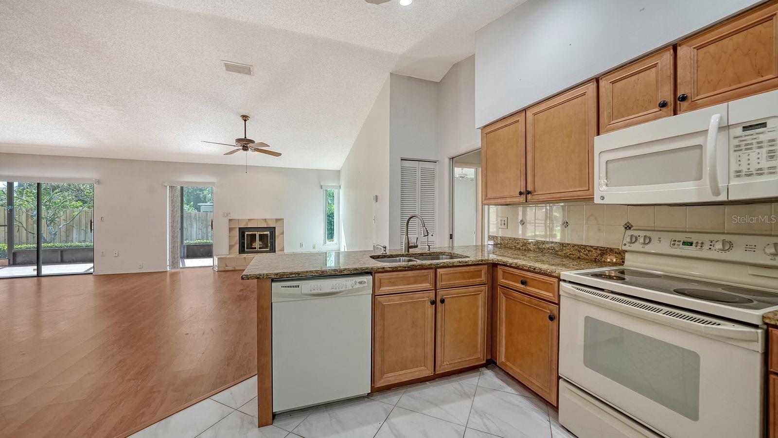 A4661504 Property Photo