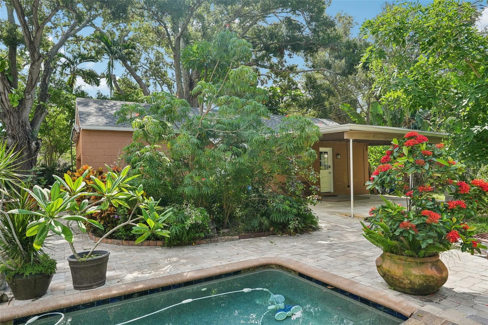 3000 DARTMOUTH AVE N, ST PETERSBURG, FL, 33713