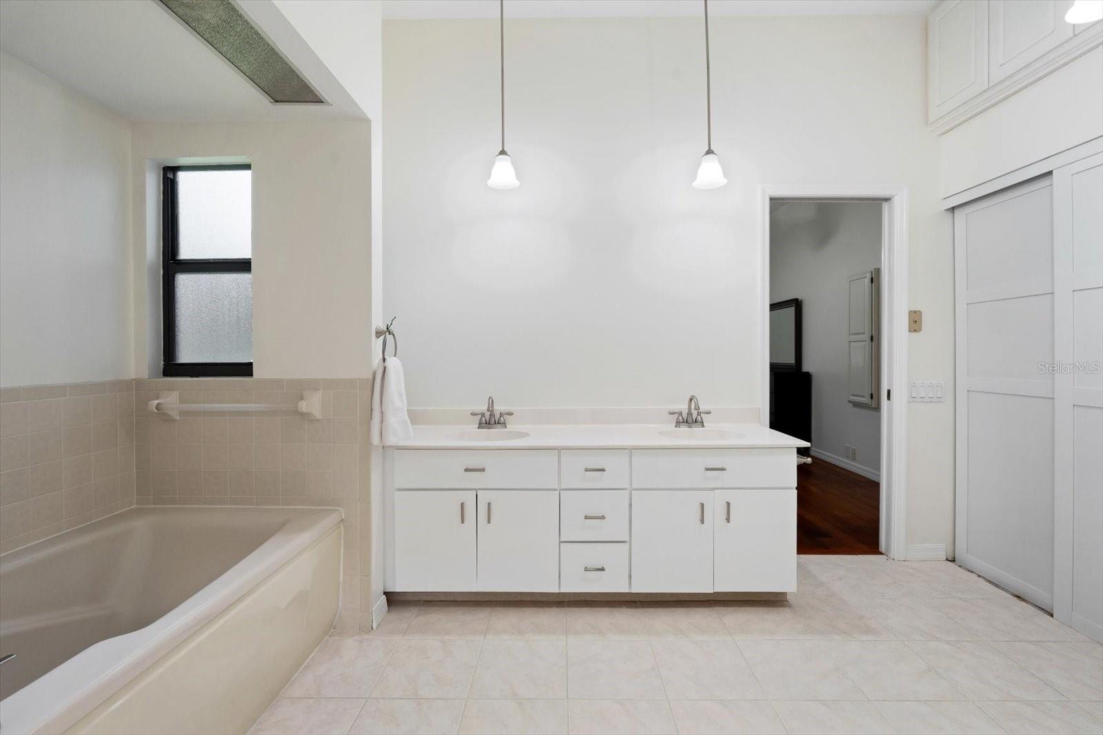 A4661571 Property Photo