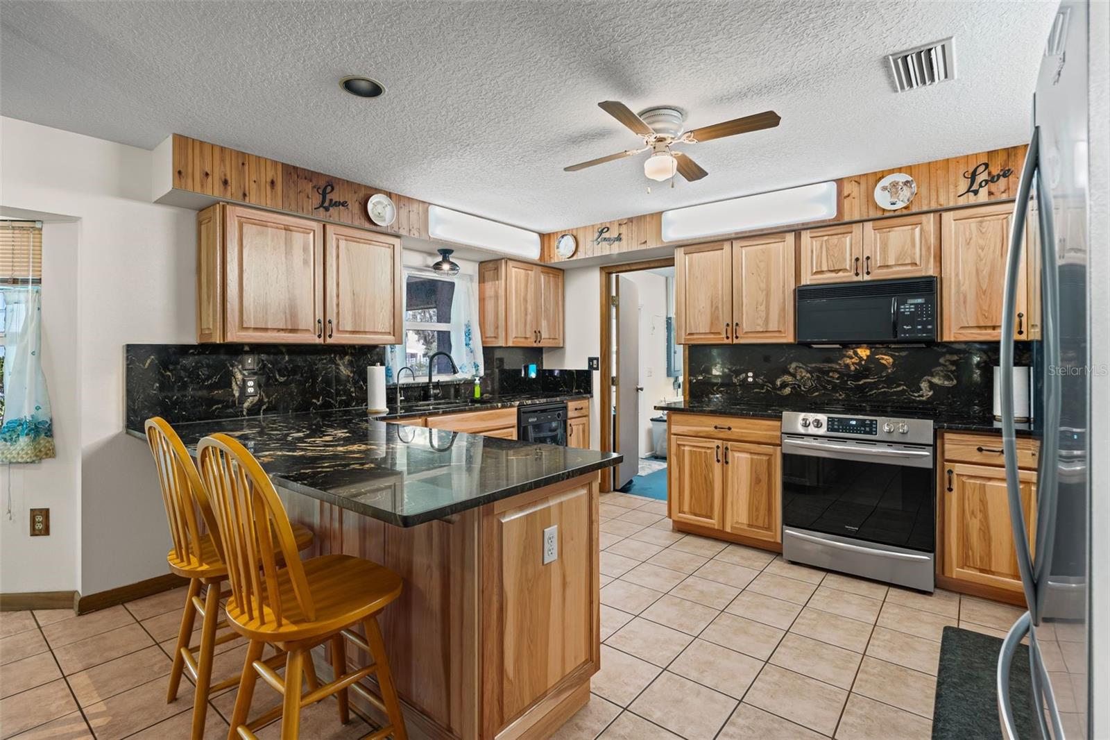 A4661606 Property Photo