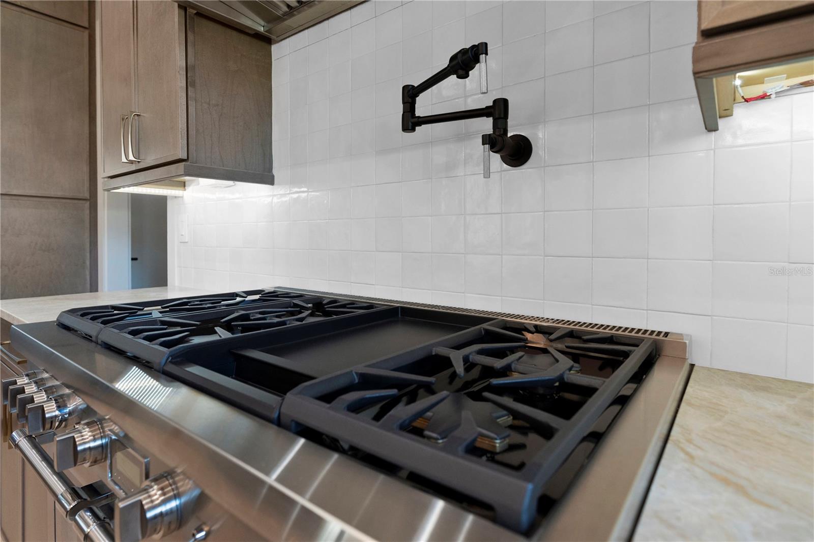 TB8416092 Property Photo