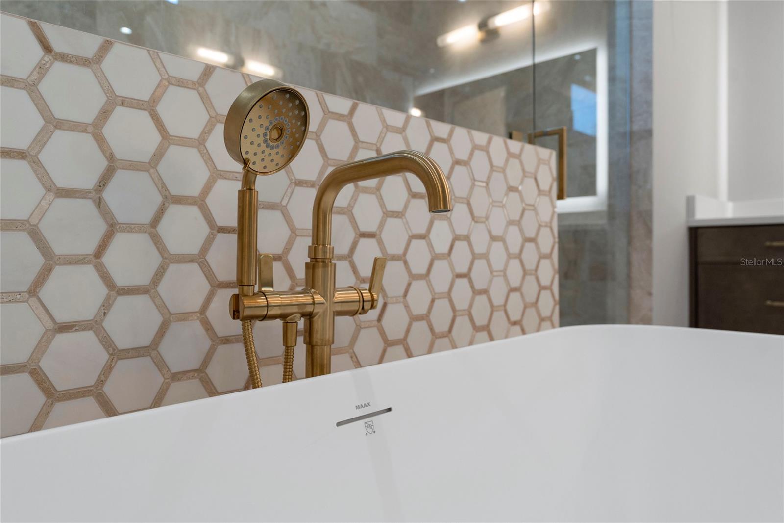 TB8416092 Property Photo