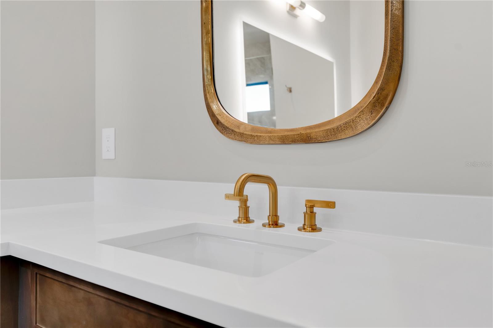 TB8416092 Property Photo