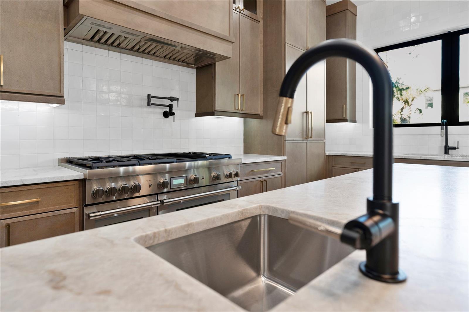 TB8416092 Property Photo