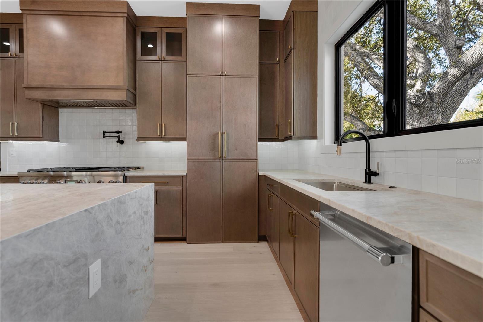 TB8416092 Property Photo