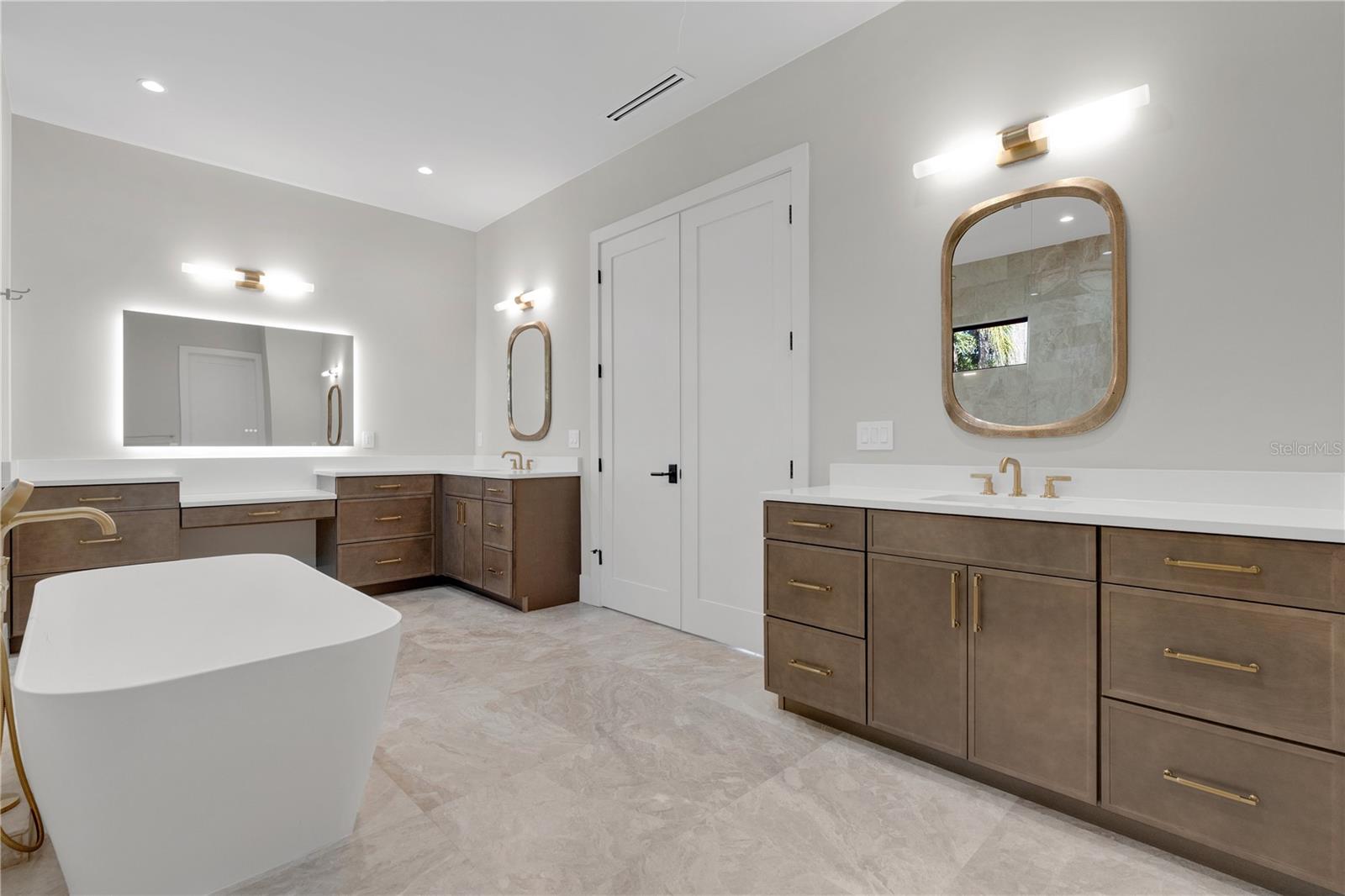 TB8416092 Property Photo