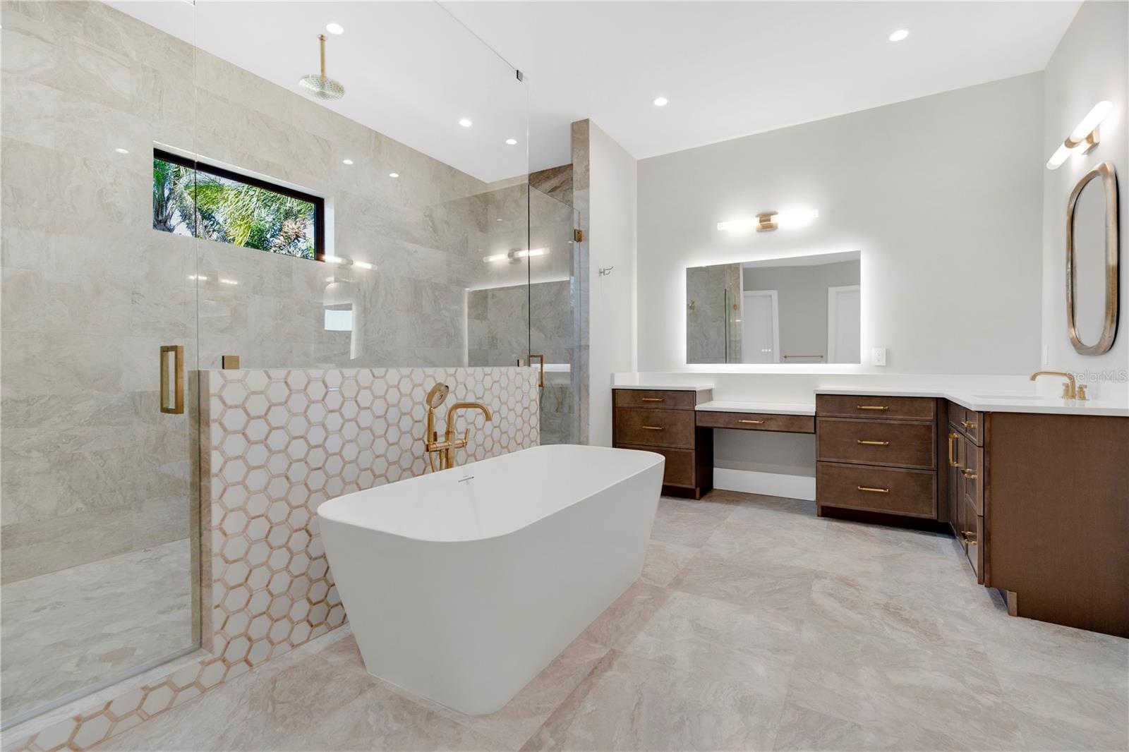 TB8416092 Property Photo