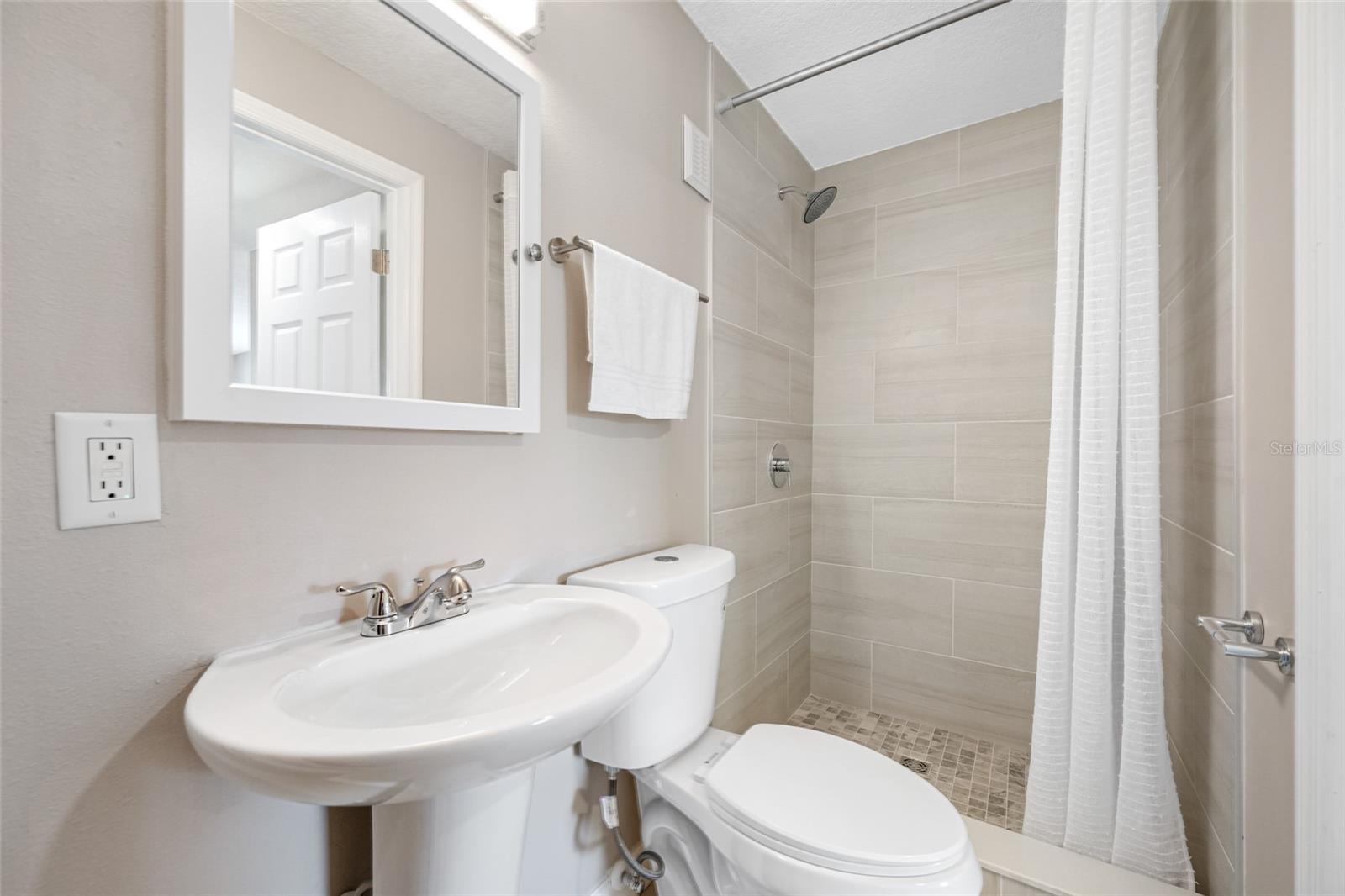 217 EMERALD LN, LARGO, FL, 33771